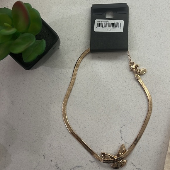 NWT butterfly necklace- gold - Picture 3 of 5